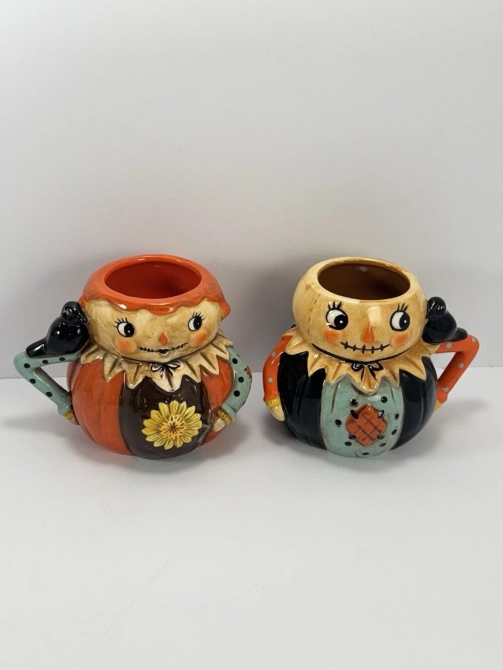 Brand New Johanna Parker Design Harvest Scarecrow Boy & Girl Ceramic Mugs – Set